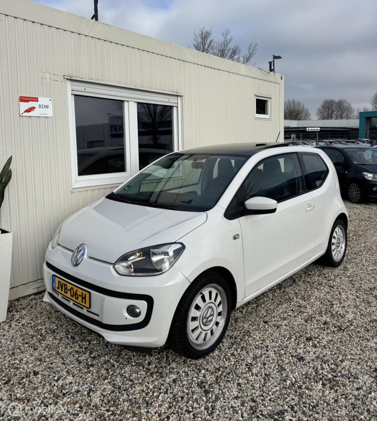 Volkswagen Up! - 1.0 High UP Panoramadak Airco WHITE EDITIE - AutoWereld.nl