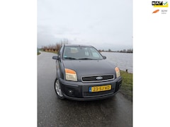 Ford Fusion - 1.6 Futura FULL AUTOMAAT ALLSEASON BANDEN