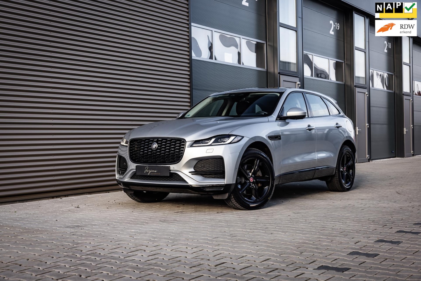 Jaguar F-Pace - 2.0 P400e PHEV SE (404pk) Meridian | 20" | Panoramadak | Pixel LED Matrix | - AutoWereld.nl