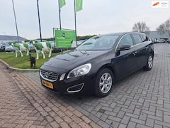 Volvo V60 - 1.6 T3 Momentum / Nette auto / APK t/m maart 2027