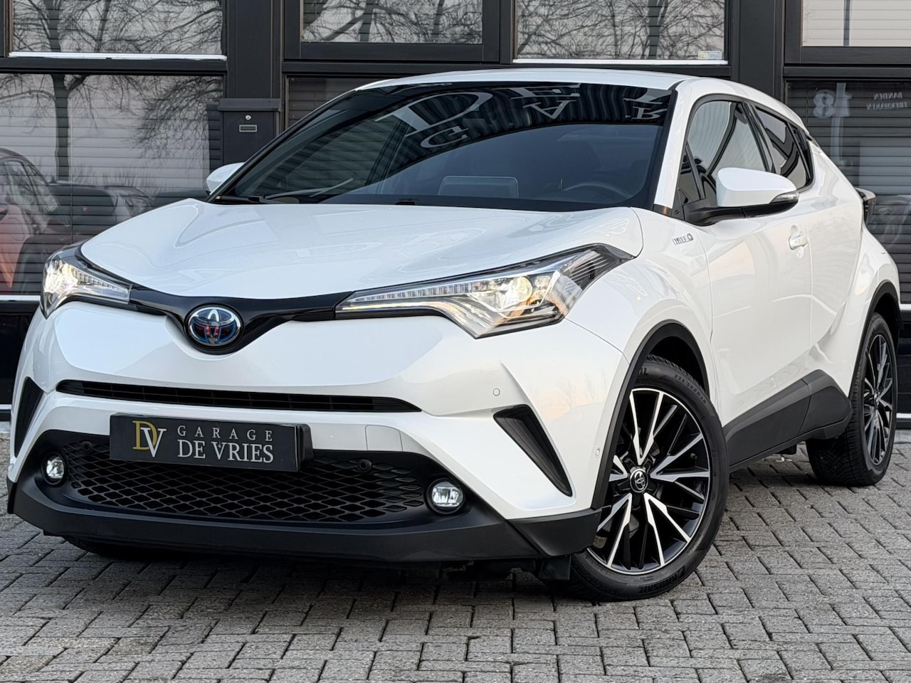 Toyota C-HR - 1.8 Hybrid Style Ultimate ACC Leder Camera Winterpakket Garantie - AutoWereld.nl