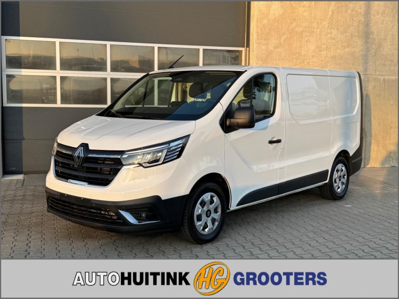 Renault Trafic - 2.0 D 130pk  L1H1 - Apple/Andr-trekhaak -sensoren voor/achter-camera- all season banden - AutoWereld.nl
