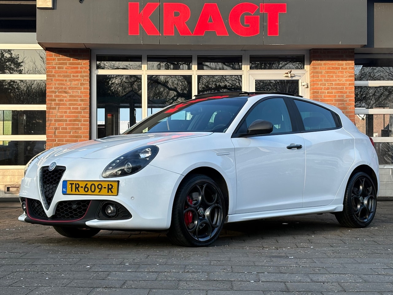 Alfa Romeo Giulietta - 1.4 Turbo MultiAir Super 170 pk - AUTOMAAT - Panoramadak - Nette auto! - AutoWereld.nl