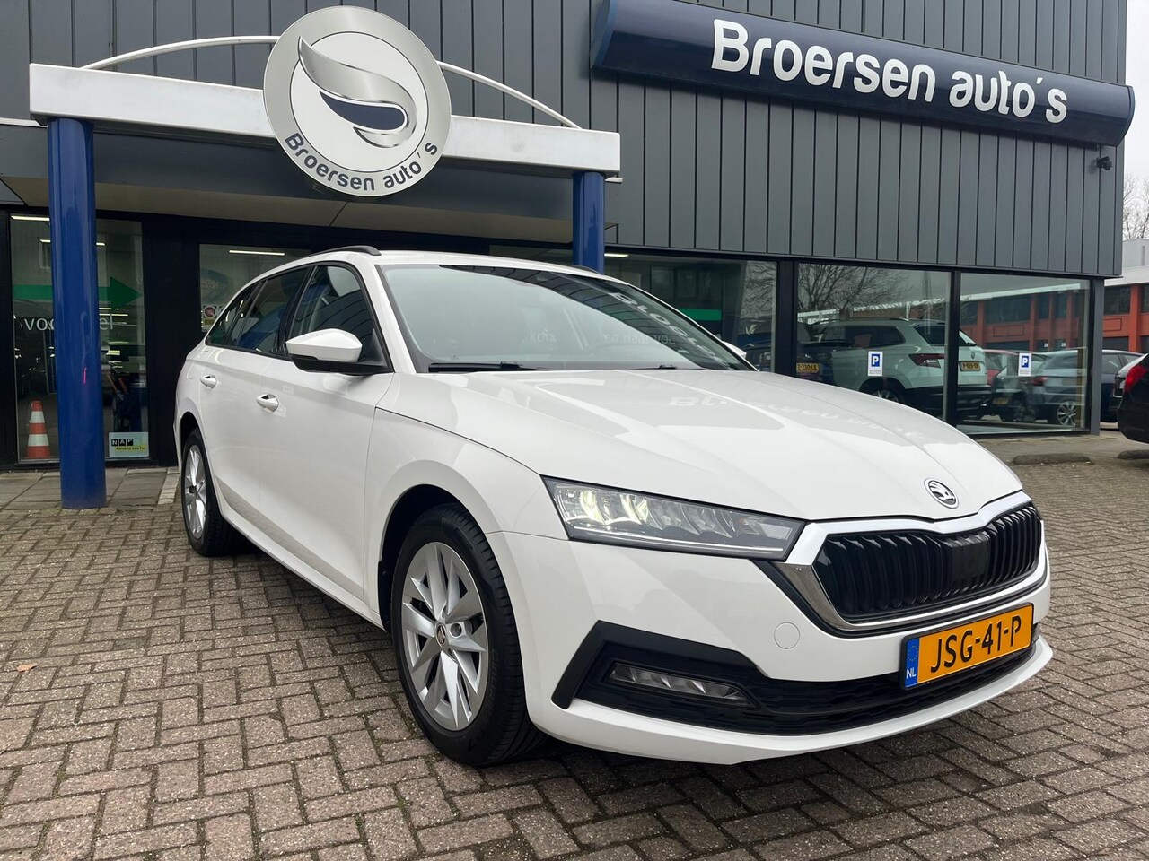 Skoda Octavia - 1.4 TSI iV 204pk PHEV DSG Business Edition met Smartlink+, DigiDash en Voorverwarming - AutoWereld.nl