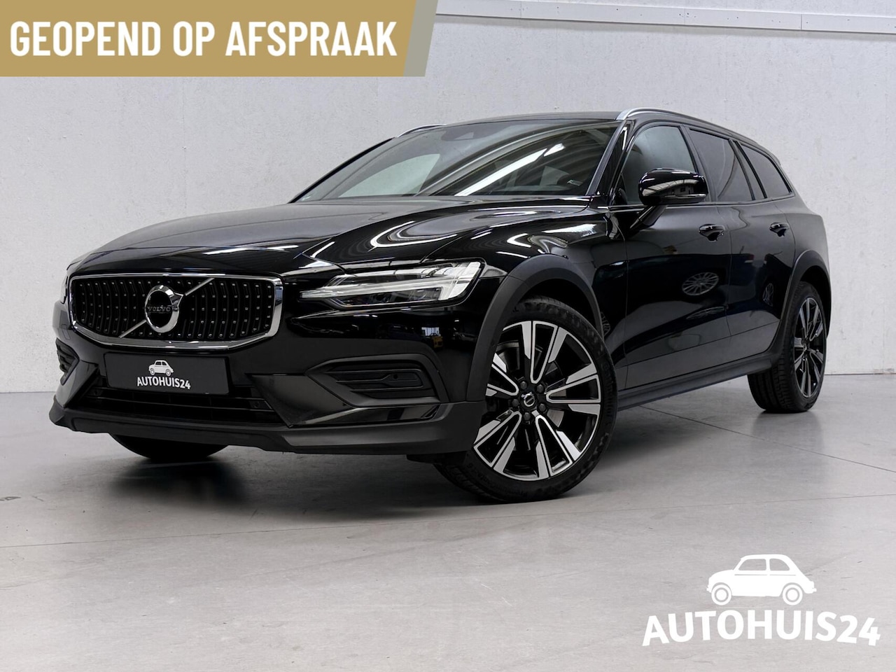 Volvo V60 Cross Country - 2.0 T5 AWD Momentum Pro 250PK HEAD-UP PANODAK - AutoWereld.nl