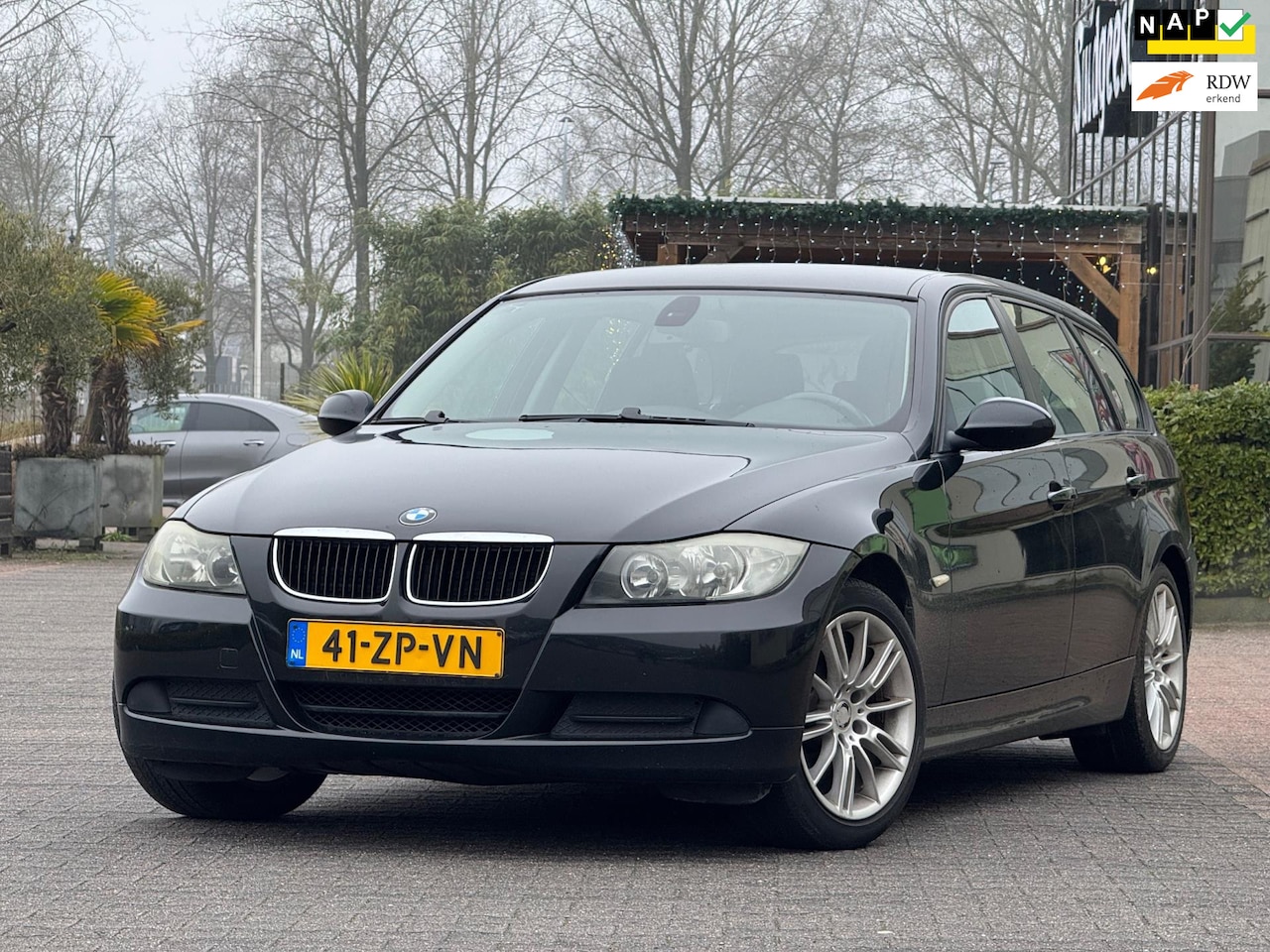 BMW 3-serie Touring - 318i Business Line | Automaat | Leder sportstoelen | Navigatie | Parkeersensoren | Stoelve - AutoWereld.nl