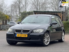 BMW 3-serie Touring - 318i Business Line | Automaat | Leder sportstoelen | Navigatie | Parkeersensoren | Stoelve