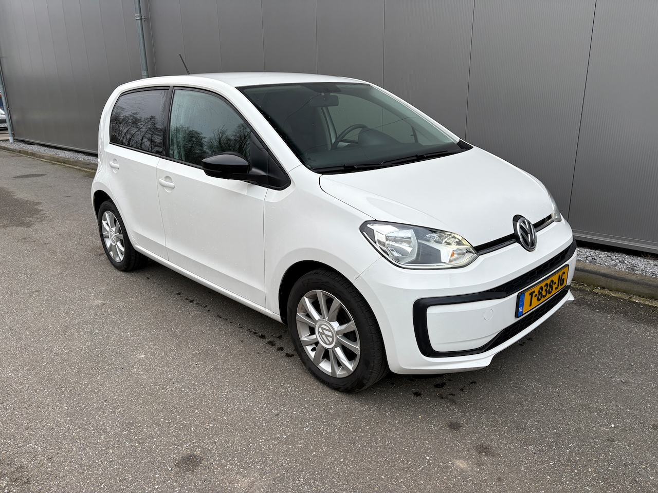 Volkswagen Up! - 1.0 BMT high up! LMV  AC  getint glas - AutoWereld.nl