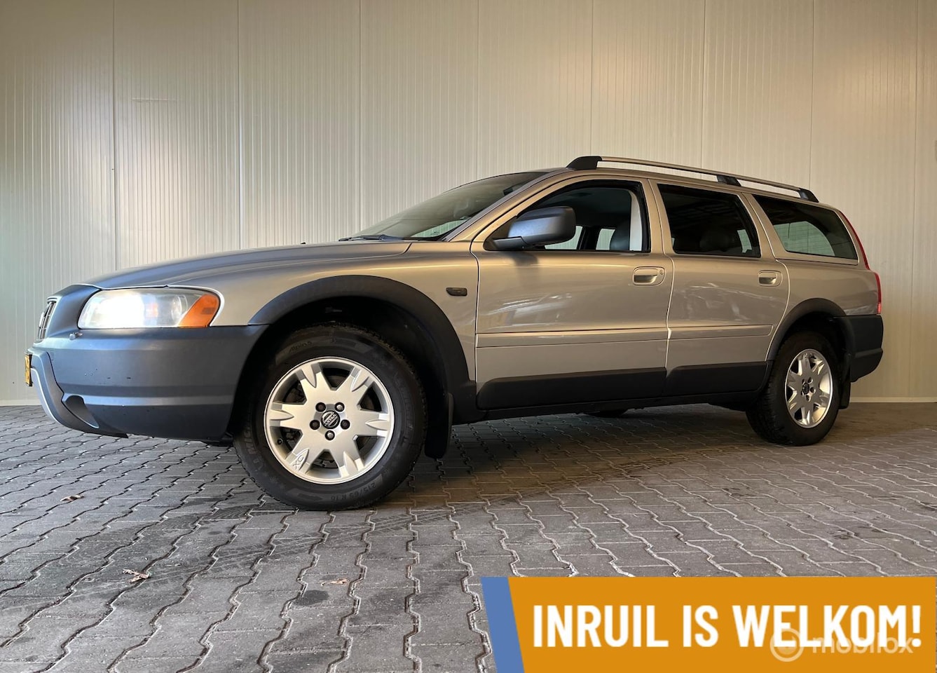 Volvo XC70 - 2.5 T // LPG G3 // 4X4 // LEER // AUTOMAAT // - AutoWereld.nl