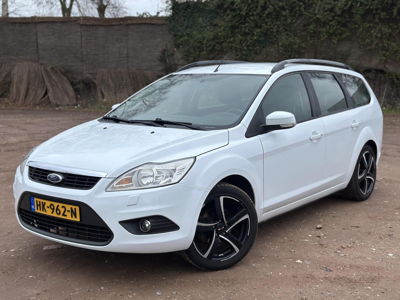 Ford Focus - 1.6 Titanium AIRCO ELEKPAKKET TREKHAAK 2XSLEUTEL - AutoWereld.nl