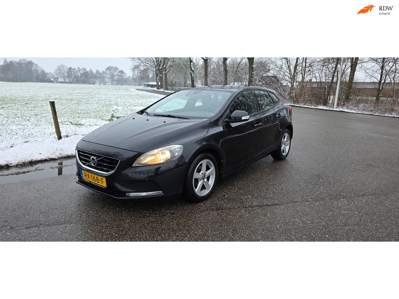 Volvo V40 - 1.6 D2 Momentum | airco | pdc | pano | BAK HOORBAAR - AutoWereld.nl