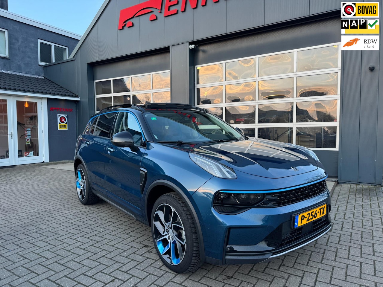 Lynk & Co 01 - 1.5 / 360 Cam / Pano / CarPlay / Stoelverw / Infinity Sound / BTW Auto . - AutoWereld.nl