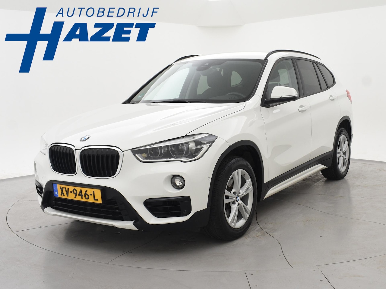 BMW X1 - sDrive18i AUT. SPORTLINE + TREKHAAK | LED | SPORTSTOELEN | STOELVERWARMING | NAVIGATIE - AutoWereld.nl
