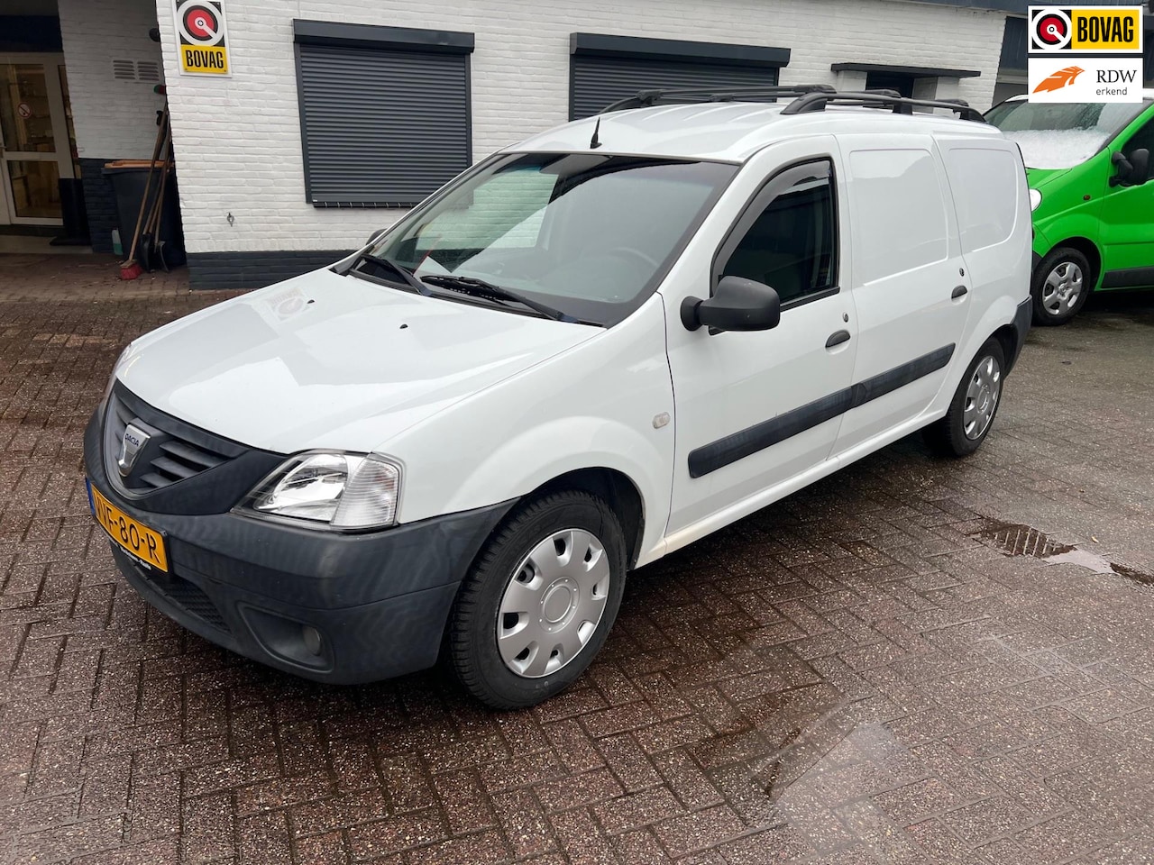 Dacia Logan - 1.6i Airco/stuurbekr./trekhaak/omvormer 220v. - AutoWereld.nl