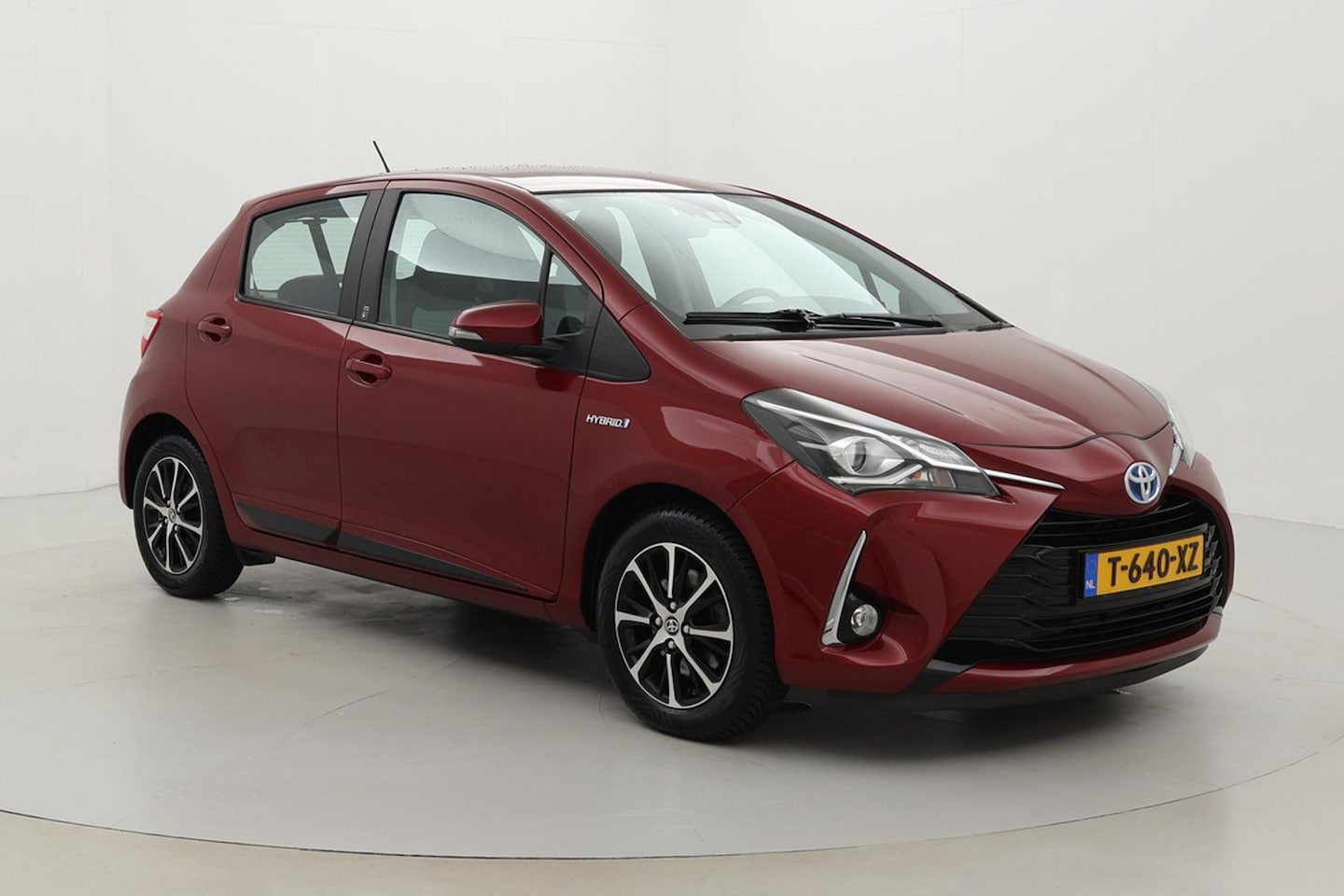 Toyota Yaris - 1.5 Hybrid Active | Stoelverwarming | Keyless | Cruise Control | Clima | Camera | 15 inch - AutoWereld.nl