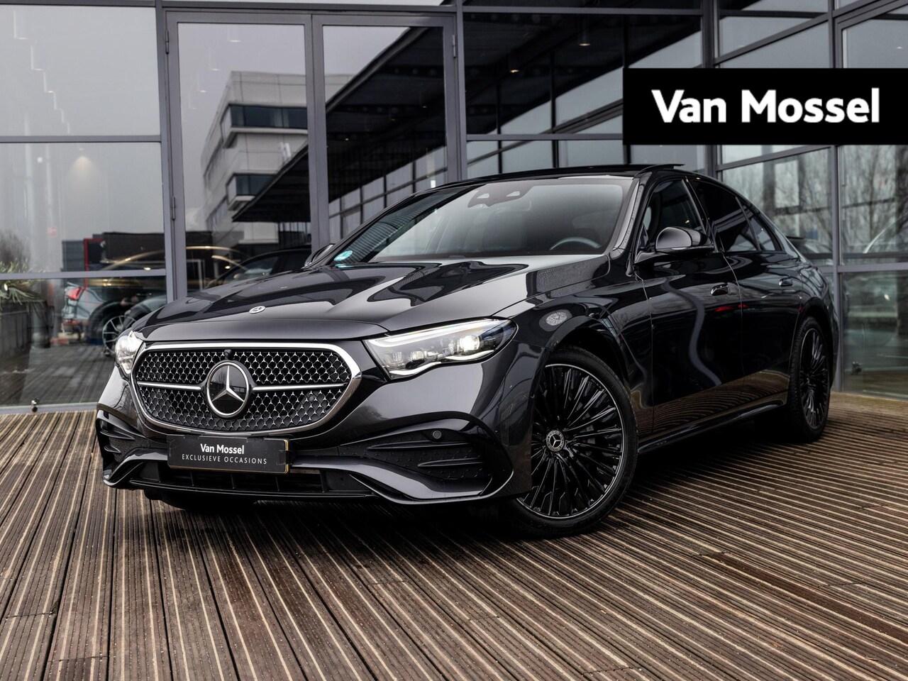 Mercedes-Benz E-klasse - 300 e Sport Edition | AMG LINE | 20 INCH MULTISPAAK | NIGHT PAKKET | PANORAMA/SCHUIF-KANTE - AutoWereld.nl