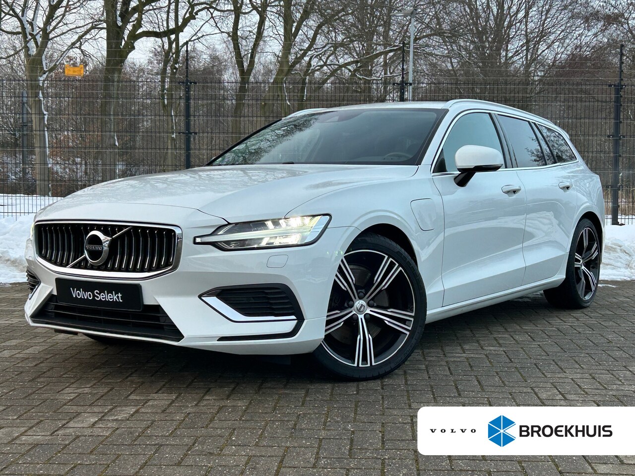 Volvo V60 - 2.0 T6 Recharge AWD Inscription | Harman/Kardon | Pilot Assist | Trekhaak | Camera | - AutoWereld.nl