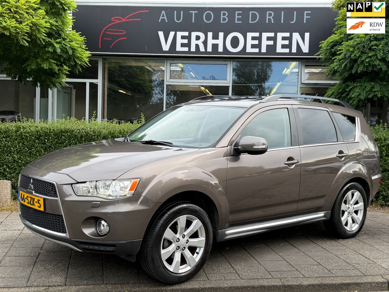 Mitsubishi Outlander - 2.0 Edition Two - AUTOMAAT - PANORAMDAK - PARKEERCAMERA - LEDER - NAVIGATIE - XENON - AutoWereld.nl