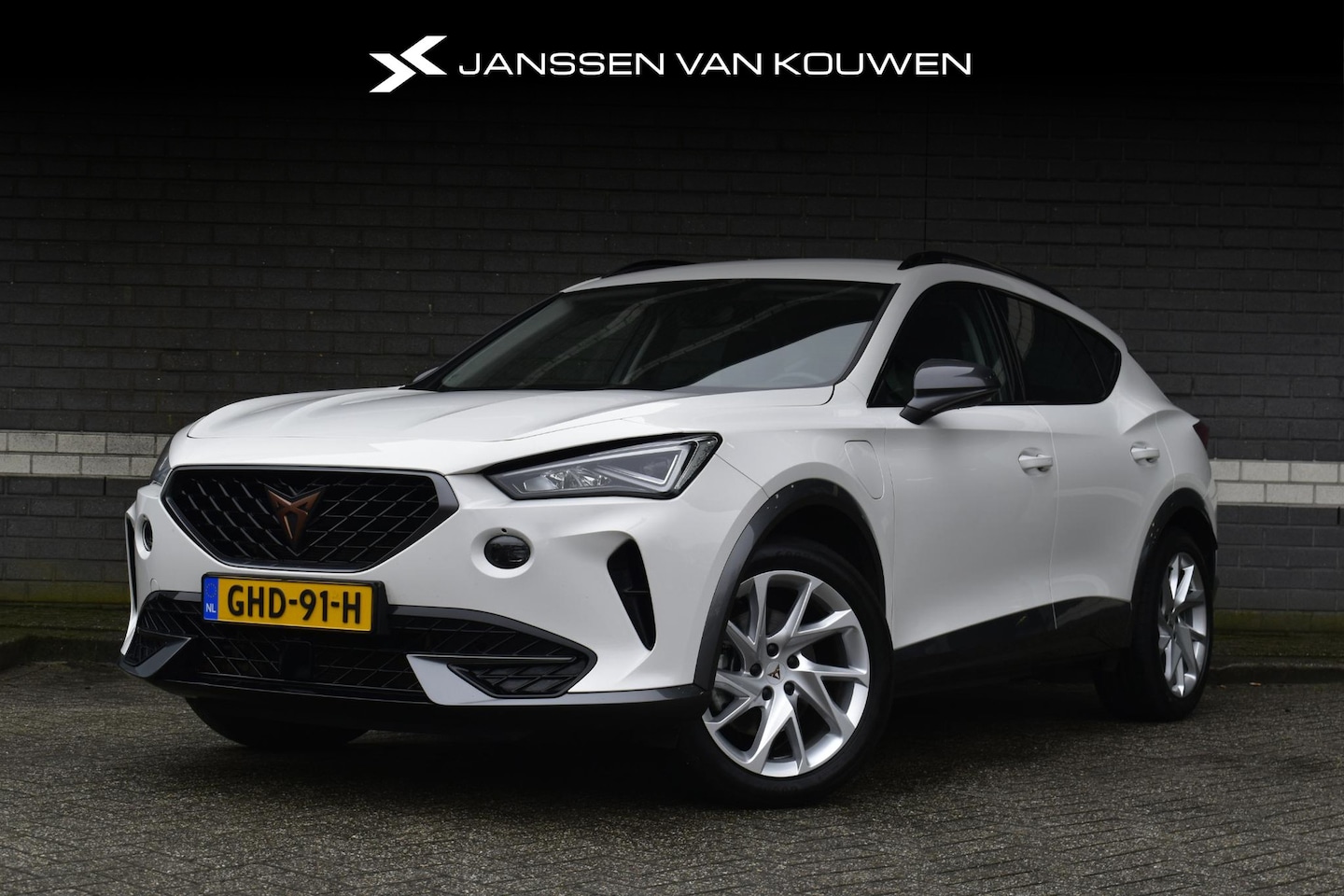 CUPRA Formentor - 1.4 e-Hybrid Business SOH 96% Stuurverwarming 18" Velgen Keyless Sfeerverlichting - AutoWereld.nl