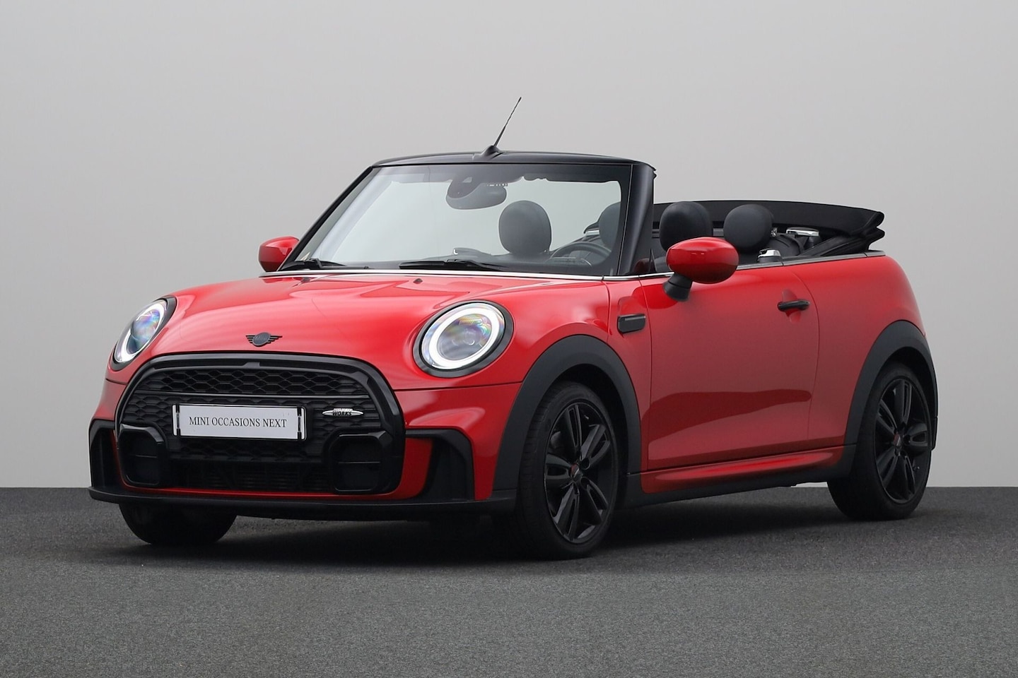 MINI Cabrio - 1.5 Cooper John Cooper Works | 17" LM JCW Track Spoke zwart | Driving Assistant Pakket | - AutoWereld.nl