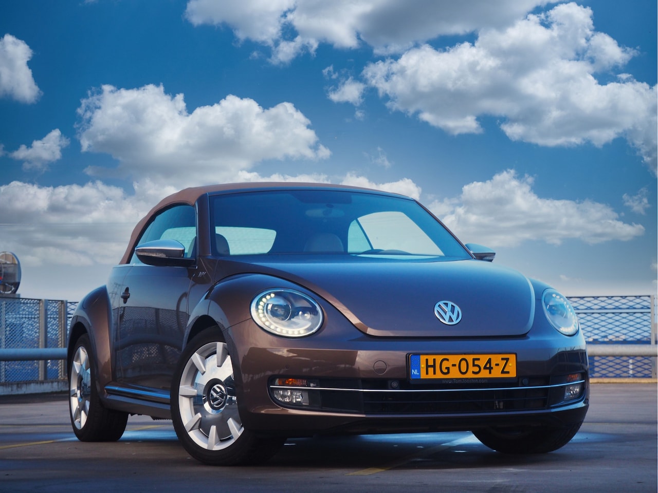 Volkswagen Beetle Cabriolet - 1.2 TSI Design 70s Edition - Leer - - AutoWereld.nl