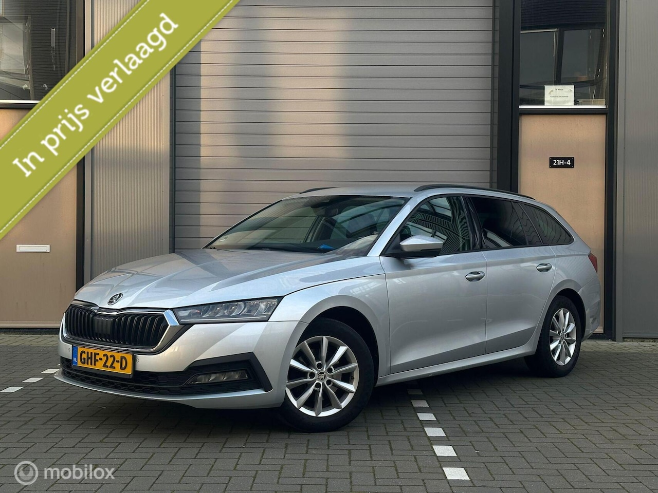 Skoda Octavia - 2.0 / Lane / ACC / StoelV / StuurV / LED / Key - AutoWereld.nl