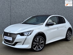 Peugeot 208 - 1.2 PureTech GT-Line | Pano | Carplay | Camera | Dodehoekassistent | Navi | Cruise control