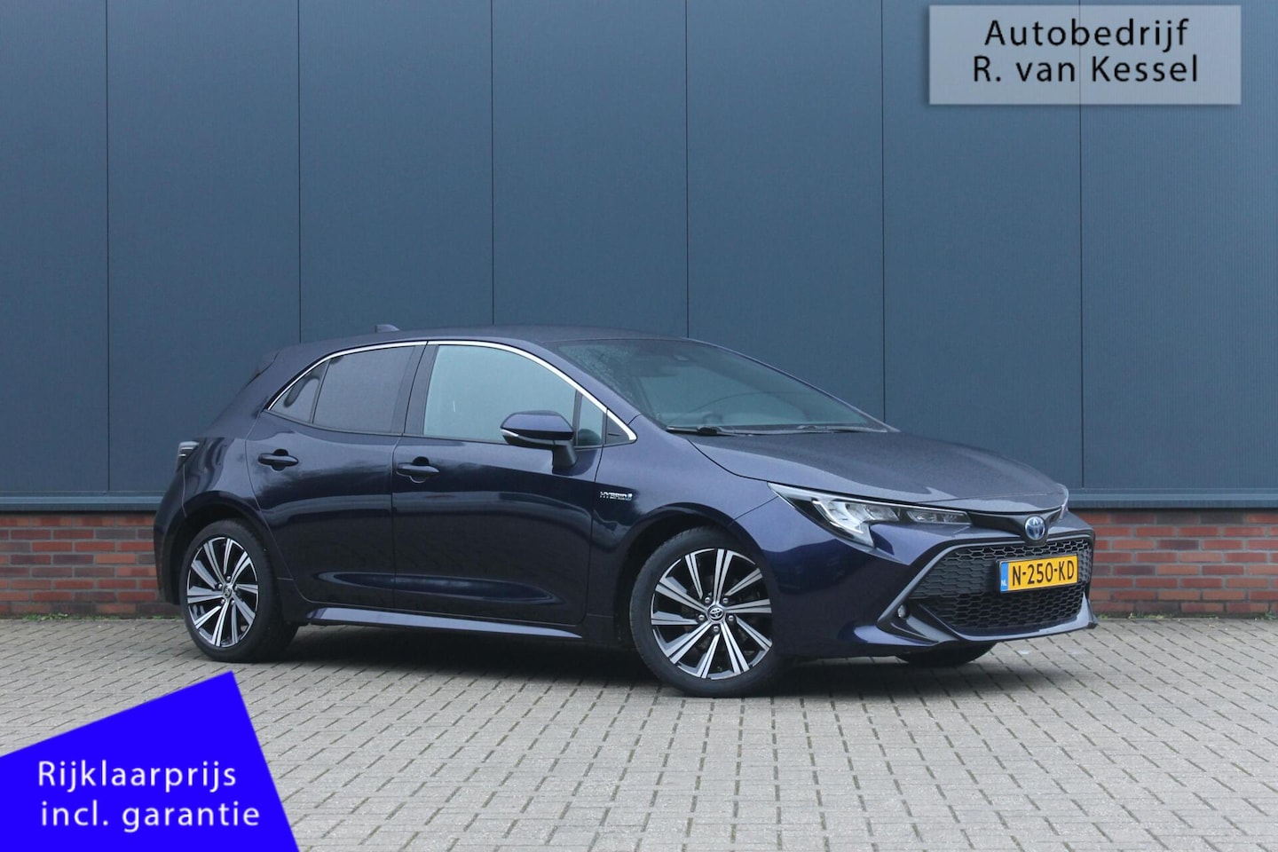 Toyota Corolla - 1.8 Hybrid Dynamic I Sportstoelen I Trekhaak afn. I 1e Eig. I NL-auto - AutoWereld.nl
