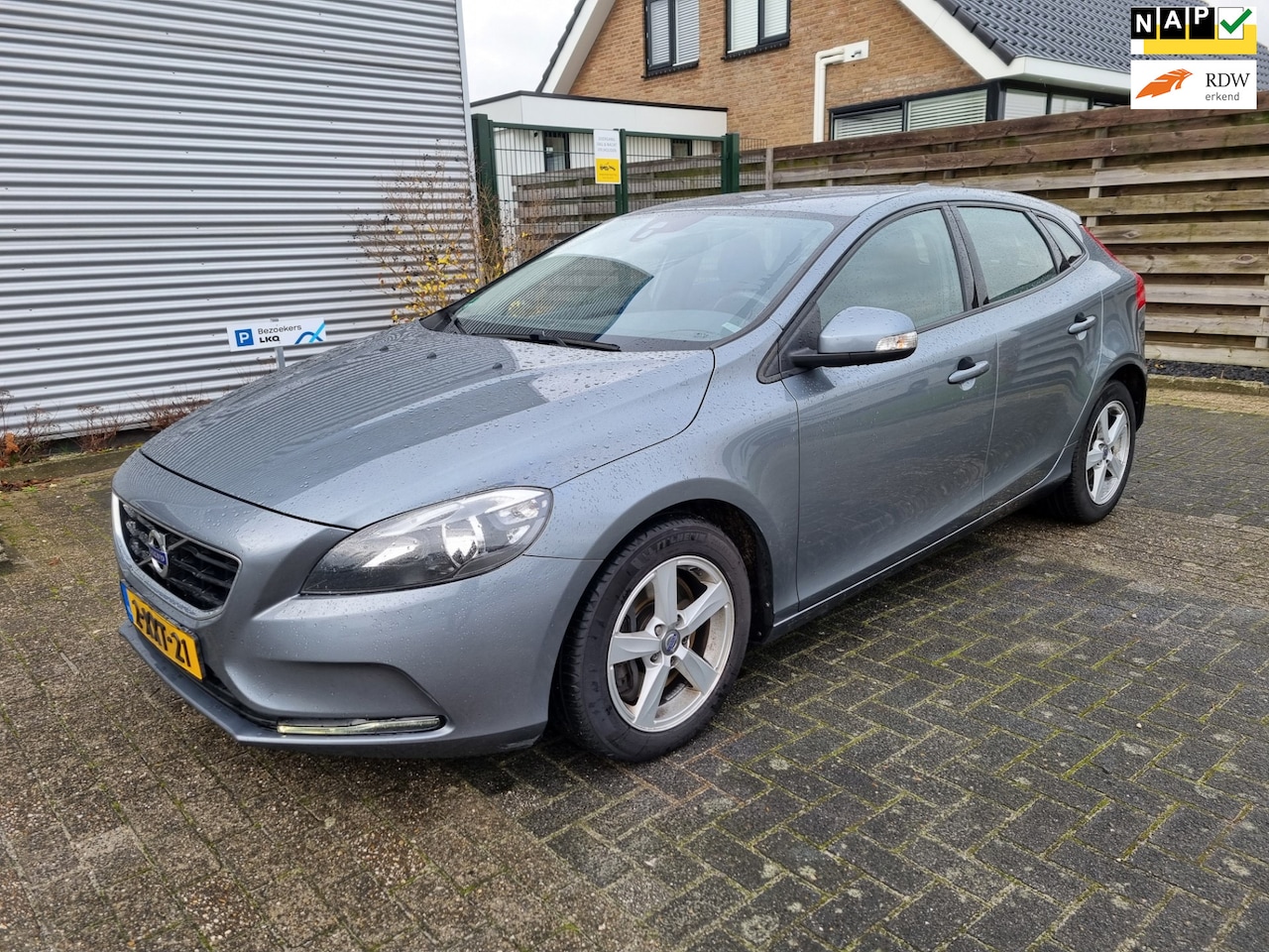 Volvo V40 - 2.0 D4 Momentum Business Bj:2014 NAP! - AutoWereld.nl