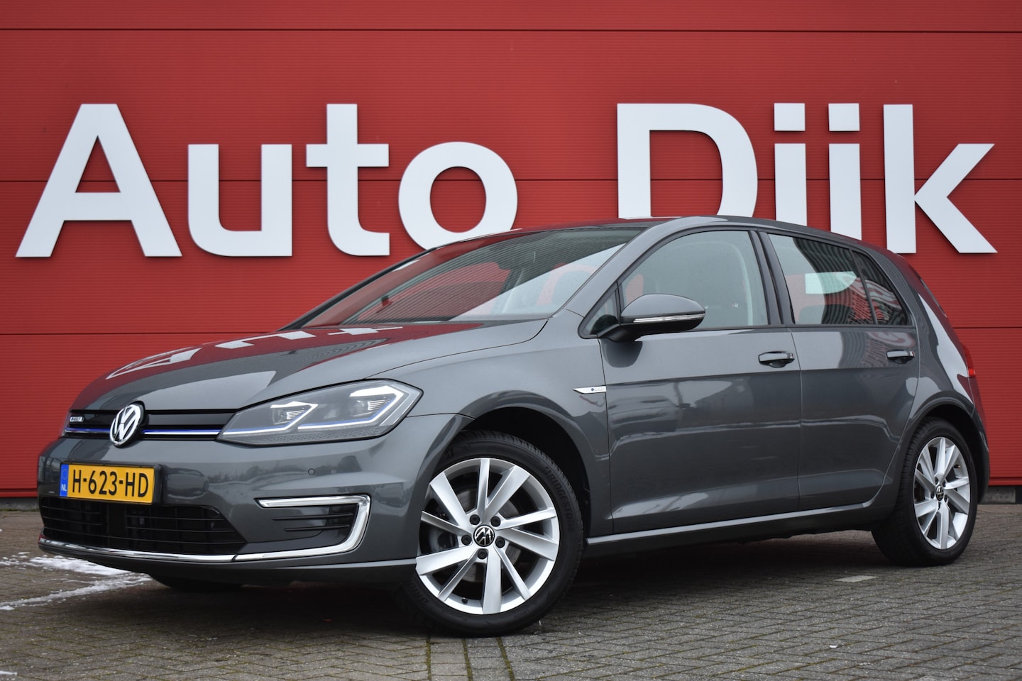Volkswagen e-Golf - E-DITION LED | Camera | Keyless | Adapt. Cruise | Navi | Clima | PDC V+A | LMV - AutoWereld.nl