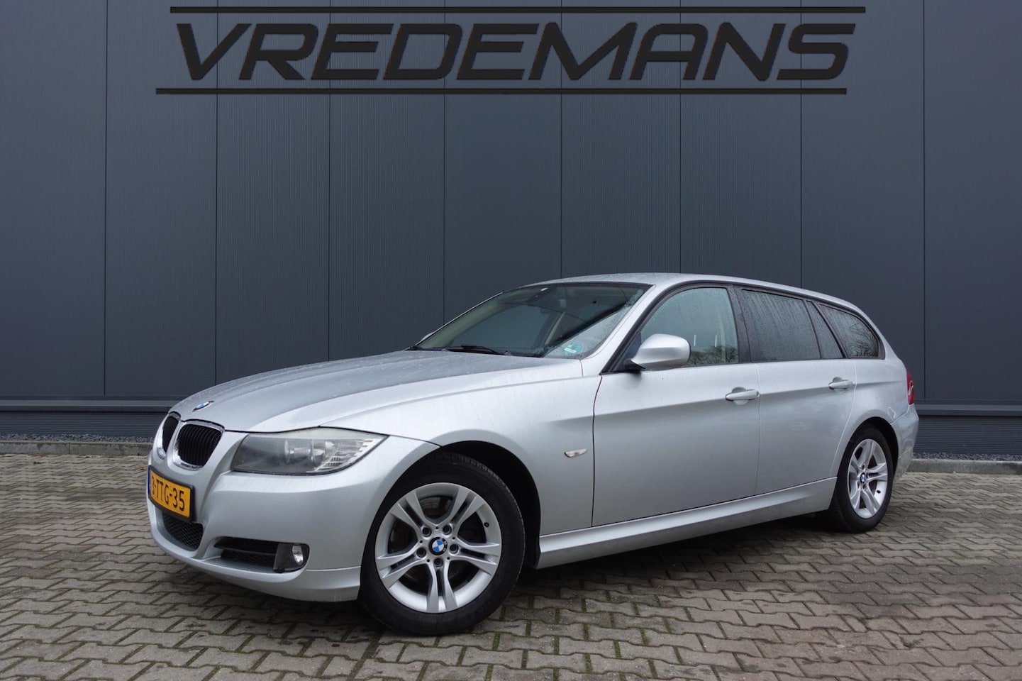 BMW 3-serie Touring - 318d Corporate Lease Business Line 318d Corporate Lease Business Line - AutoWereld.nl