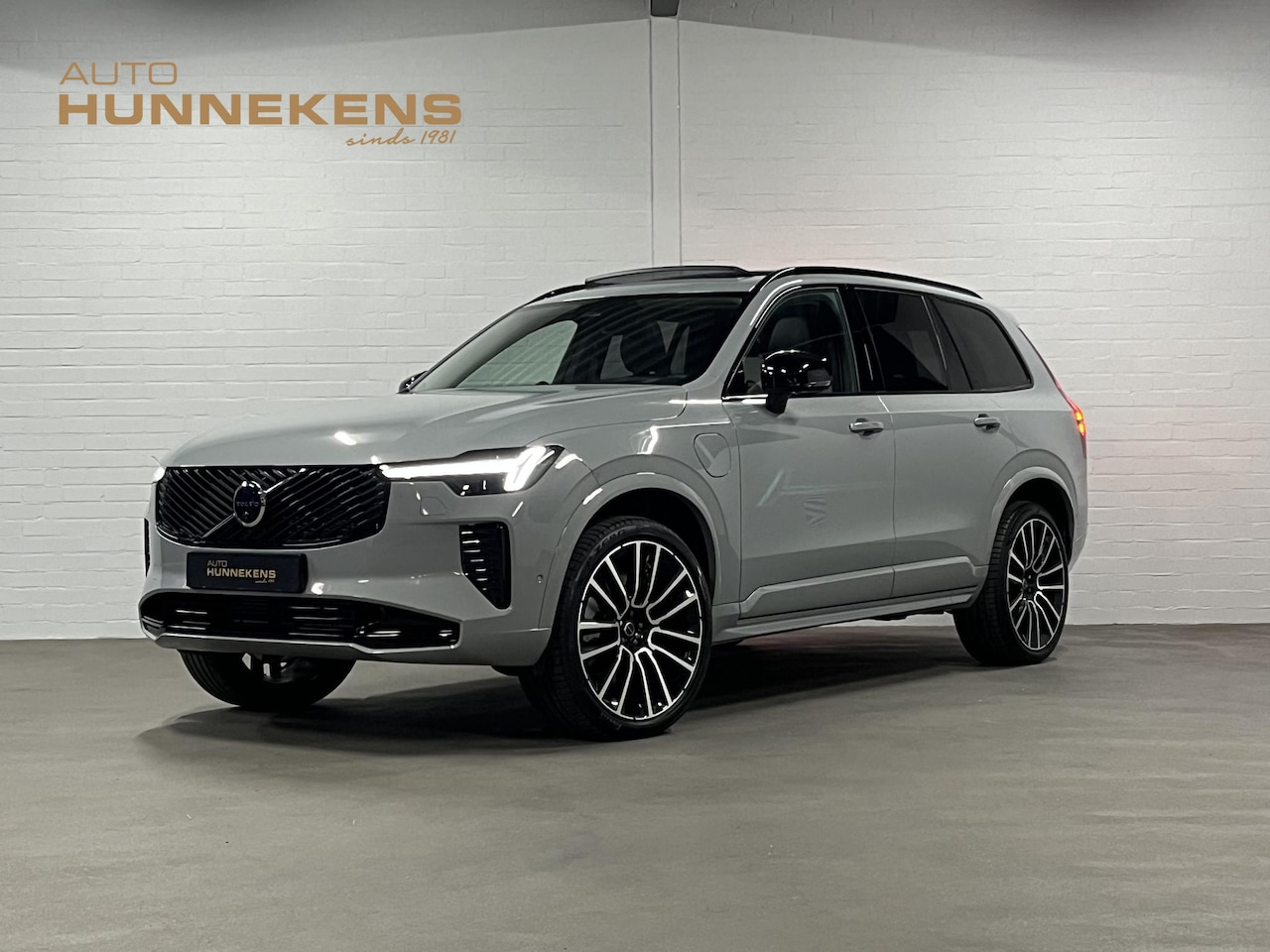 Volvo XC90 - 2.0 T8 Plug-in hybrid AWD Ultra Dark Luchtvering | Massage | Bowers & Wilkins | Trekhaak | - AutoWereld.nl