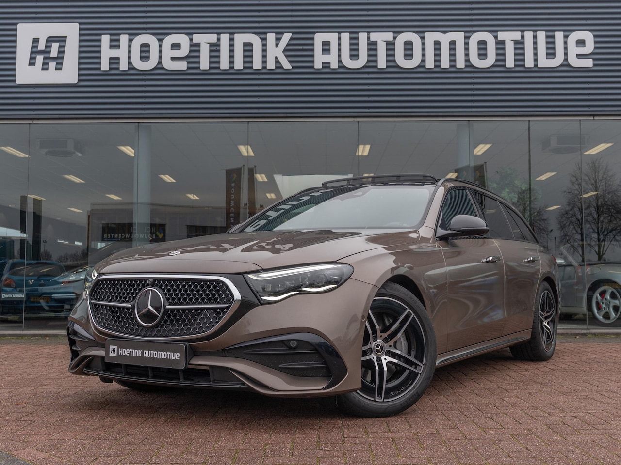 Mercedes-Benz E-klasse - 200 AMG Line | Pano | Elc trekhaak | Bijrijderdisplay - AutoWereld.nl