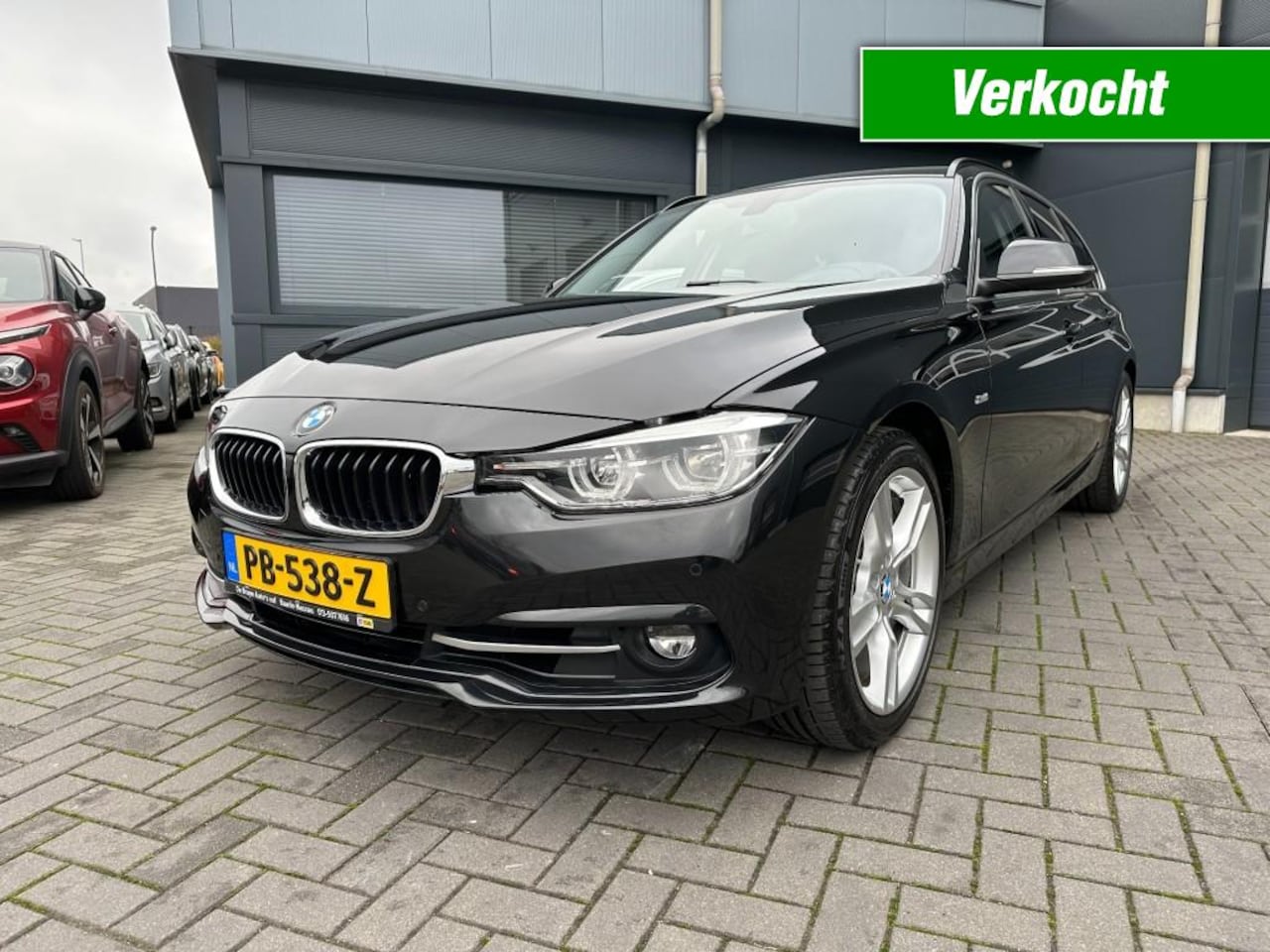 BMW 3-serie Touring - 320i Touring Aut. High Executive M-Sport Performance Trekhaak - AutoWereld.nl