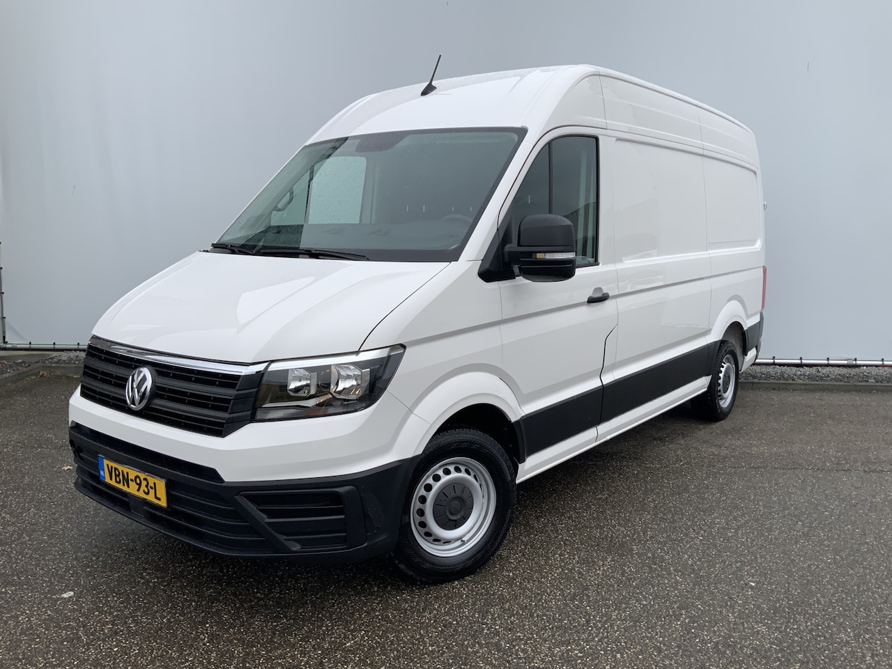 Volkswagen Crafter - 35 2.0 TDI L3H2 Automaat Airco Cruise Camera 3 Zits Navi Euro 6 - AutoWereld.nl