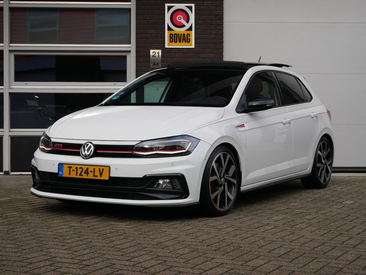 Volkswagen Polo - 2.0 TSI GTI Pano| Keyless| Digital| Full option - AutoWereld.nl