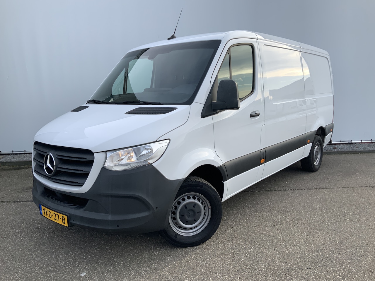 Mercedes-Benz Sprinter - 317 1.9 CDI L2H1 Automaat Airco Cruise Navi Camera 2 Zits Trekhaak 3500 kg Euro 6 - AutoWereld.nl