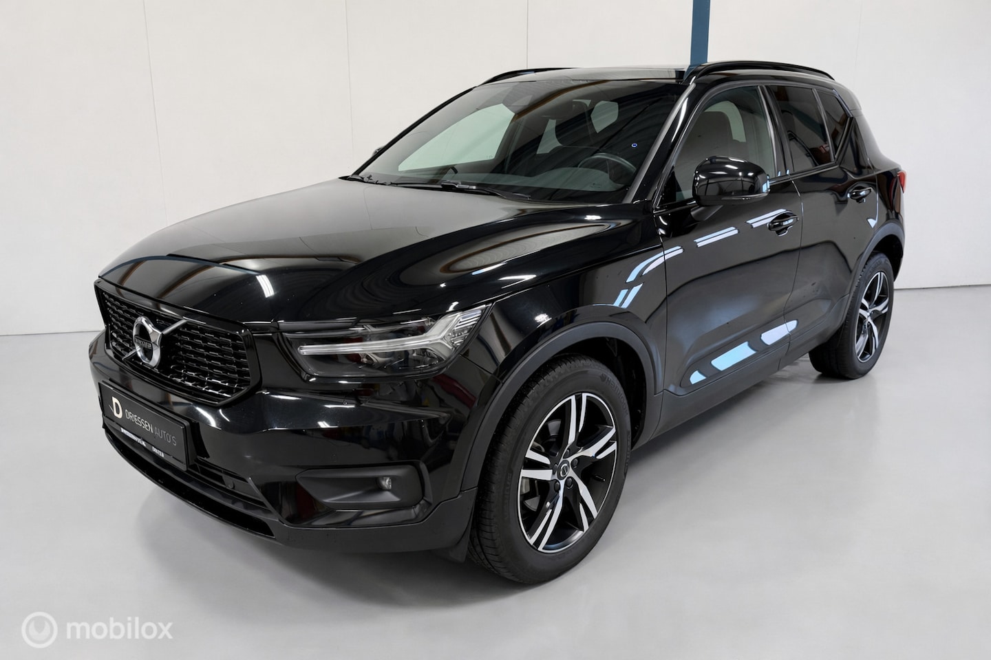 Volvo XC40 - 1.5 T3 R-Design PANO / 360 / 1E EIGENAAR - AutoWereld.nl
