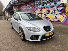 SEAT Leon - 2.0 TFSI FR kanon 19 inch velgen airco stereo zeer dikke snelle auto moet gezien worden or