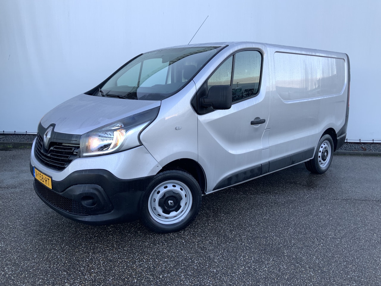 Renault Trafic - 1.6 dCi T27 L1H1 Comfort Airco Cruise 3 Zits Trekhaak 2000 kg Euro 6 - AutoWereld.nl