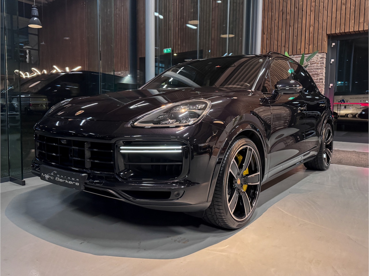 Porsche Cayenne - 4.0 Turbo 4.0 Turbo, Burmester, Keramisch, Pano, 22", Softclose, Trekhaak. - AutoWereld.nl