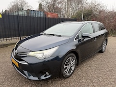 Toyota Avensis Touring Sports - 1.8 VVT-i Dynamic Leer/Navi/Panorama/CAM/Stoelverw