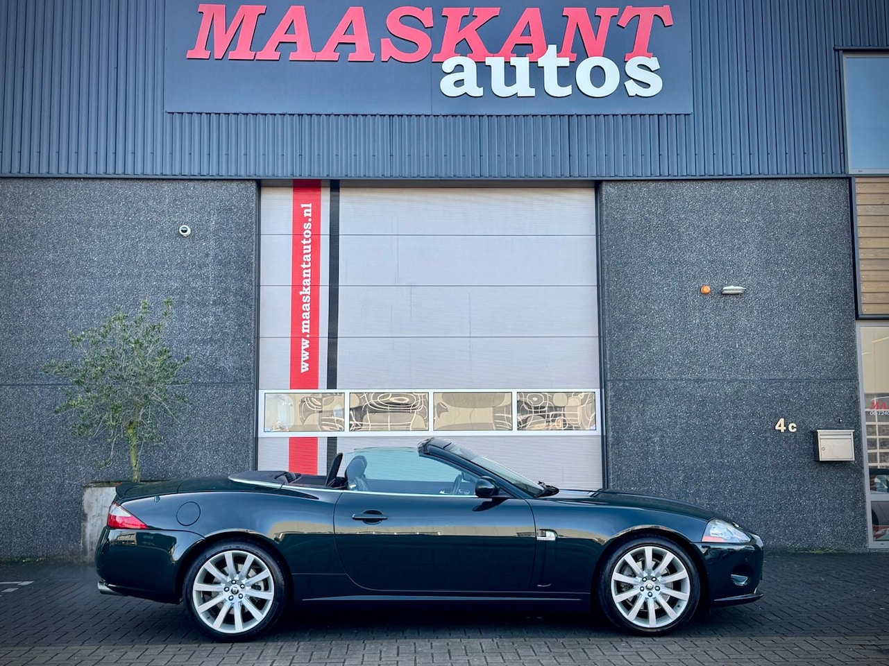 Jaguar XK - 4.2 Convertible / British racing green / Perfect service history / NICE CONDITION! - AutoWereld.nl