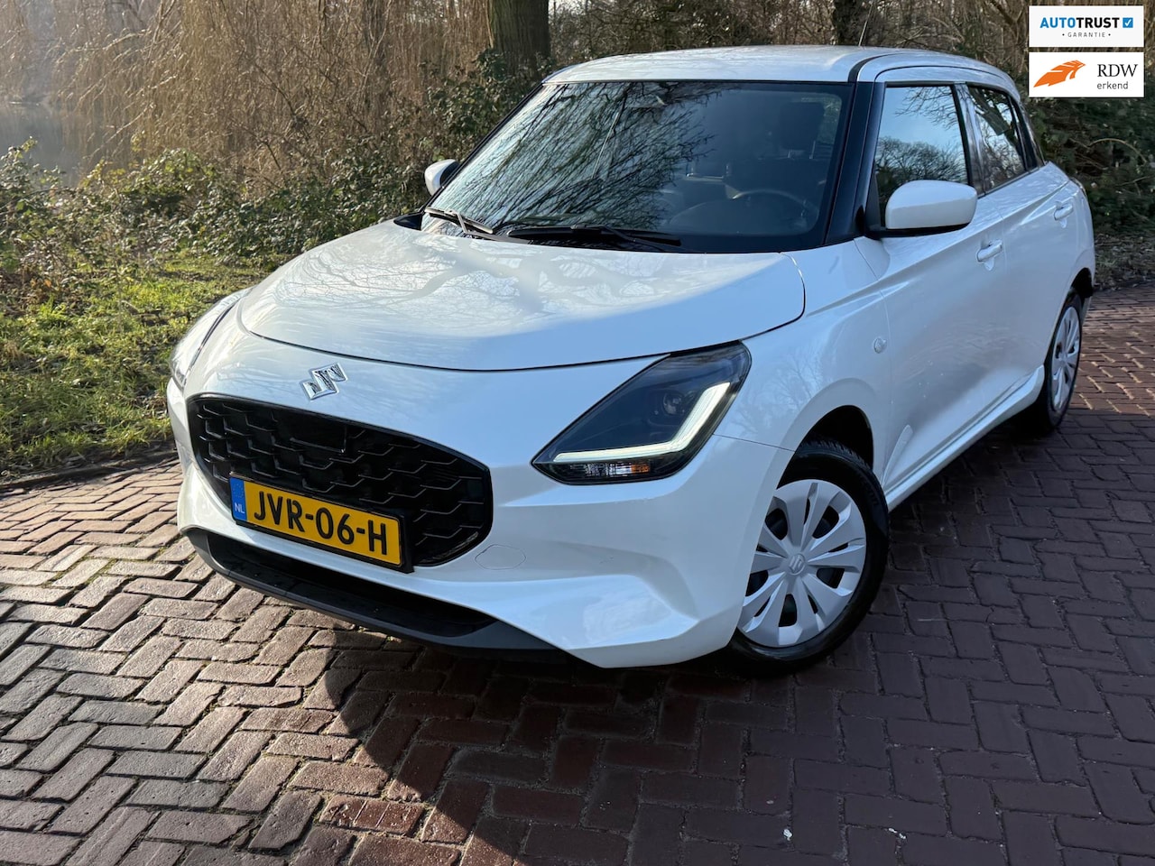 Suzuki Swift - 1.2 Comfort Smart Hybrid 1 Eig. b.j.1-2025,9100 KM,Navi ,Camera,PDC - AutoWereld.nl