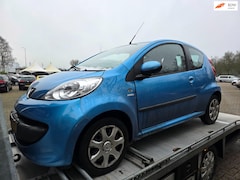 Peugeot 107 - 1.0-12V XR KOPPELING DEFECT