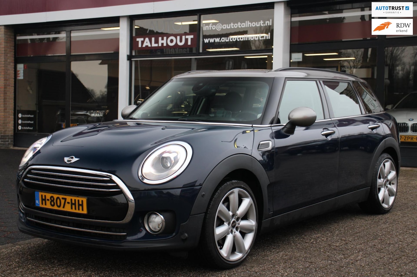 MINI Clubman - Mini 1.5 Cooper Chili | Automaat, HUD, Leer, Memory stoelen, ACC, DAB radio, Camera - AutoWereld.nl