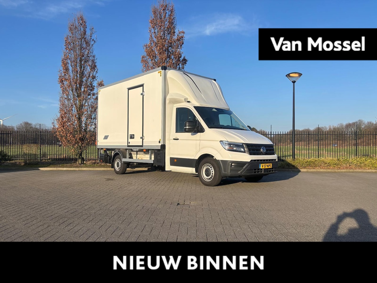 Volkswagen Crafter - 35 2.0 TDI L4 EL FWD 163 PK | BPM VRIJ | Bakwagen | Laadklep 750kg | 3-zits | Camera | App - AutoWereld.nl