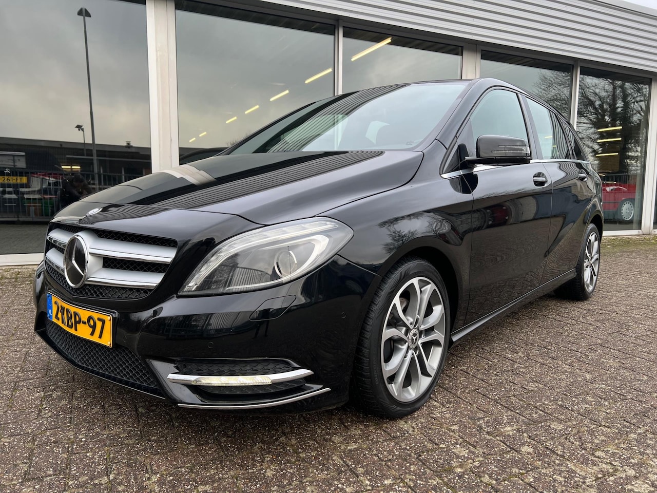 Mercedes-Benz B-klasse - 200 Ambition Automaat, LED, Trekhaak - AutoWereld.nl