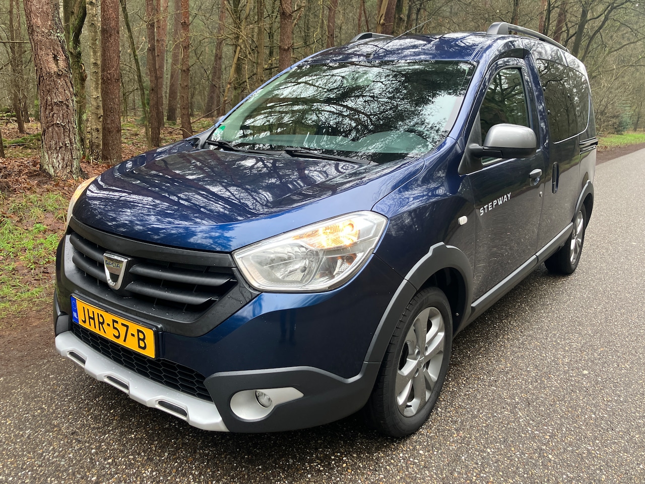 Dacia Dokker - 1.2 TCe S&S Stepway Navigatie, Benzine, Stoelverwarming, Lichtmetaal , Dealeronderhouden - AutoWereld.nl