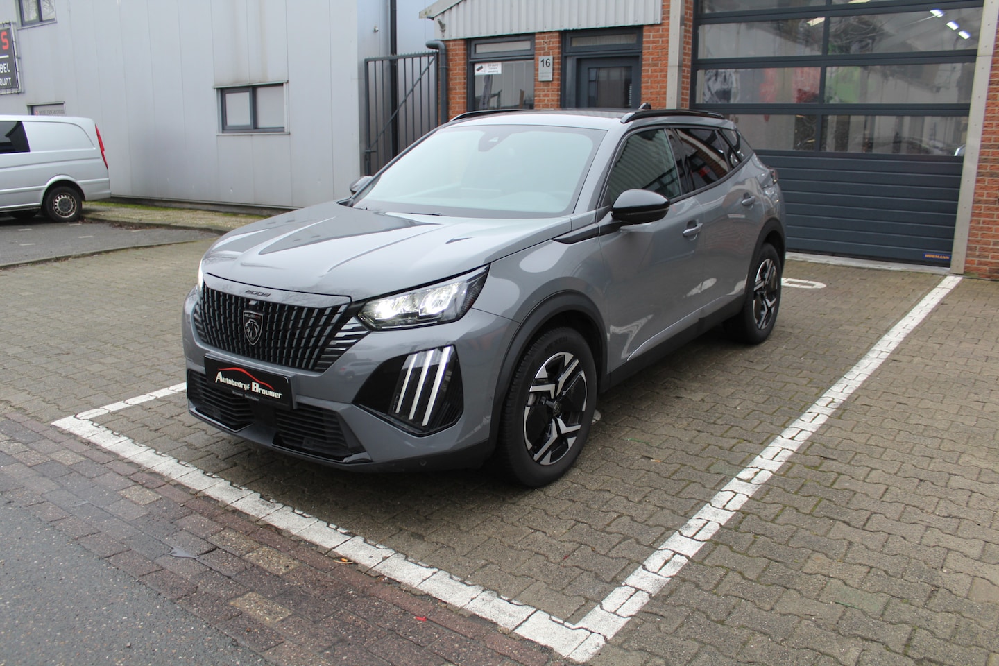 Peugeot 2008 - 1.2 PureTech 130 Allure Automaat 1 JAAR GARANTIE / GEEN AFLEVERINGS KOSTEN - AutoWereld.nl